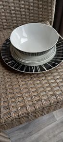 2 Dinner sets