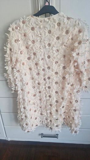 Absolutely stunning yas dress.
