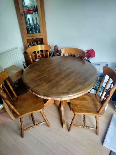 Round Dining Table + 6 chairs