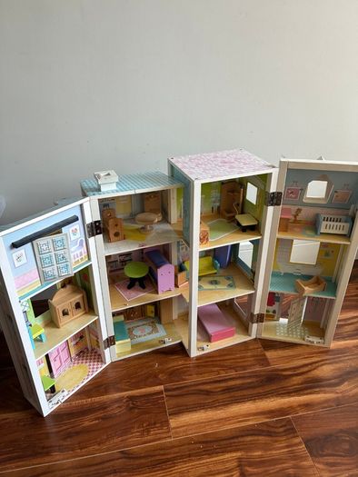 Doll house