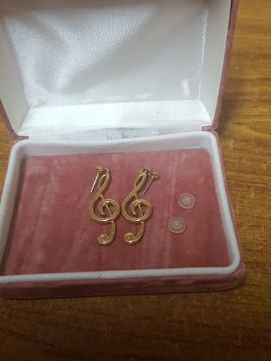 Music key earrings