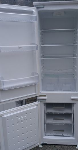 TEKA fridge freezer built in