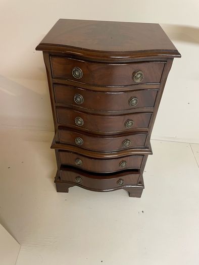 Antiques mahogony 6 drawer small chest