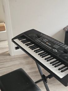 piano keyboard a