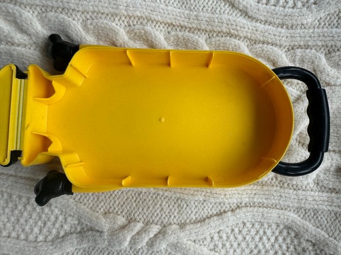 Despicable Me Minions Case  Stuart Used Please look at the pictures Used PLease look at the pictures