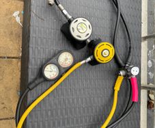 scuba diving regulator sets x2