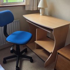 Compact Wooden Computer Desk with Keyboard Shelf