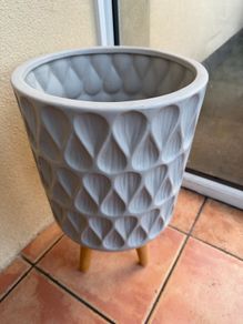 Planter pot grey stone