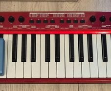 Behringer U-Control UMX610 MIDI Keyboard