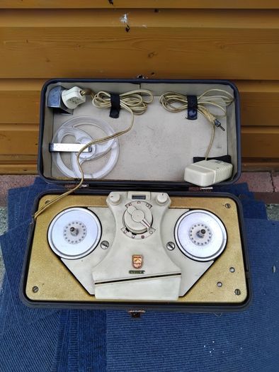 reel to reel vintage tape recorder