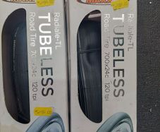 Road tyres Maxxis tubless