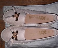 Moccasin loafer style shoes size 6