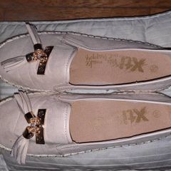 Moccasin loafer style shoes size 6