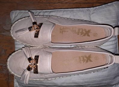 Moccasin loafer style shoes size 6