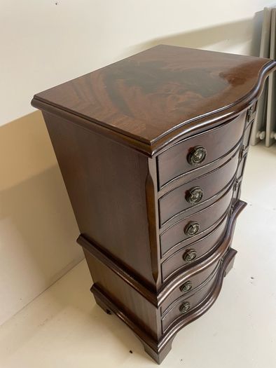 Antiques mahogony 6 drawer small chest
