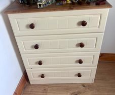 Chest of drawers