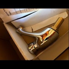 Self closing bathroom taps