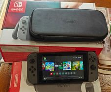 Nintendo Switch, Case and boxes