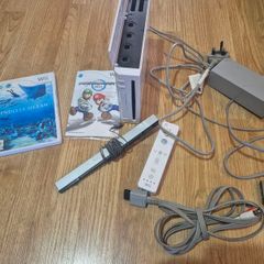 Nintendo Wii (Gamecube Compatible)