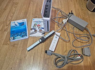 Nintendo Wii (Gamecube Compatible)