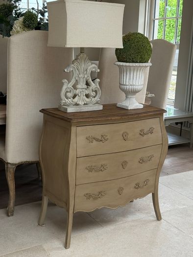 Chest of drawers