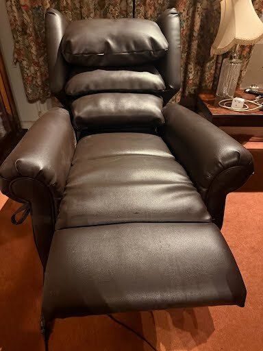 Lift and rise electric recliner arm chair