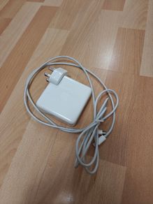 Apple Macbook 96w charger USB C cable