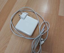 Apple Macbook 96w charger USB C cable