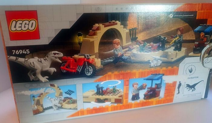 Lego Jurrasic World 76945: Atrociraptor Bike Chase (2022) 100% Complete W/BOX