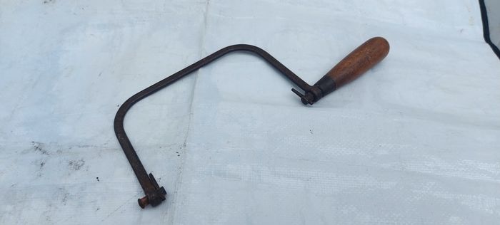 Vintage coping saw,,used condition, see pictures for condition, buyer collects or pays postage thank you sold as is,