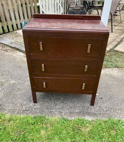Old Dresser