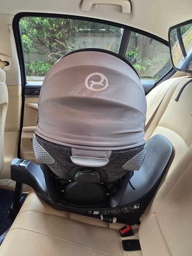 Cybex Cloud T Car Seat And ISOFIX Base