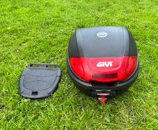 Givi box with base