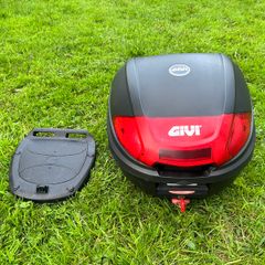 Givi box with base