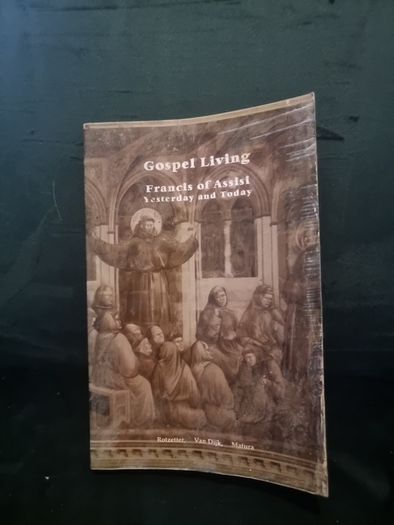 Gospel Living: St Francis of Assisi Yesterday and Today (Franciscan Pathways Ser.
