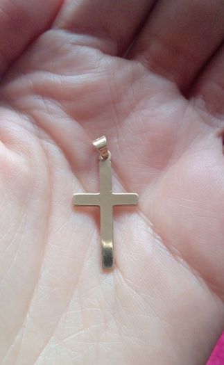 375 9ct yellow gold cross pendant  -1.28 g