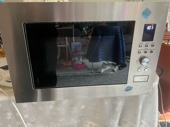 Microwave Oven With Grill