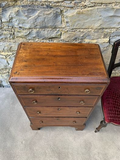 Georgian Mahogany Chest of Drawers.