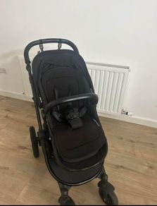 Ickle bubba pram 3 piece with isofix base