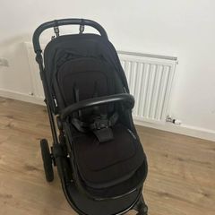 Ickle bubba pram 3 piece with isofix base