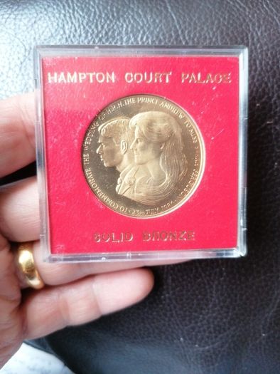 1986 Hampton Court Palace Medal