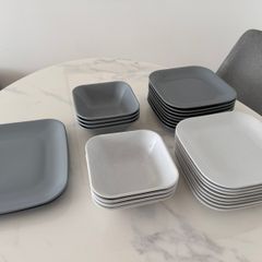 Abney & Croft Square Dinnerware Set (18 Pieces)