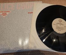 Alice Cooper - Zipper Catches Skin