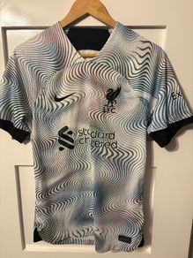 Liverpool 22/23 away jersey