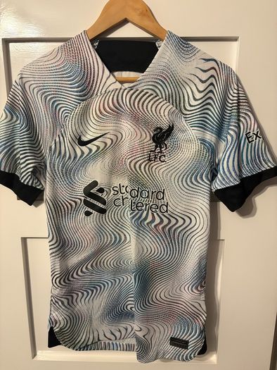 Liverpool 22/23 away jersey