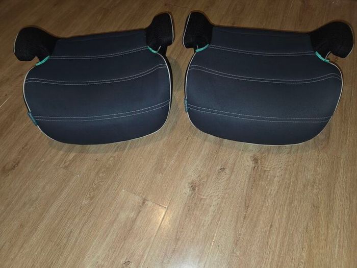 2 x Miniuno booster seats