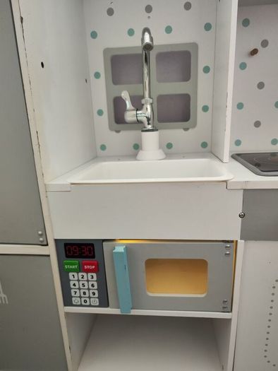 Toy kitchen