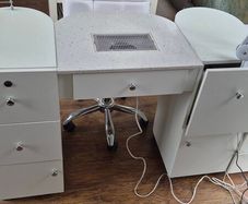 nail technician desk