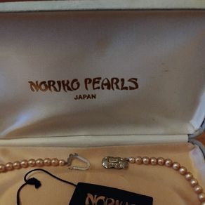 Pearl necklace