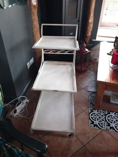 Serving trolley